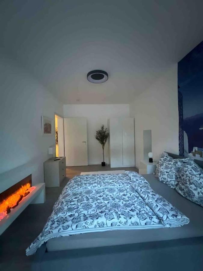 Luxurioeses Apartment,Neubau, 4 Personen, Parkplatz, Griechischer Stil Bochum Esterno foto