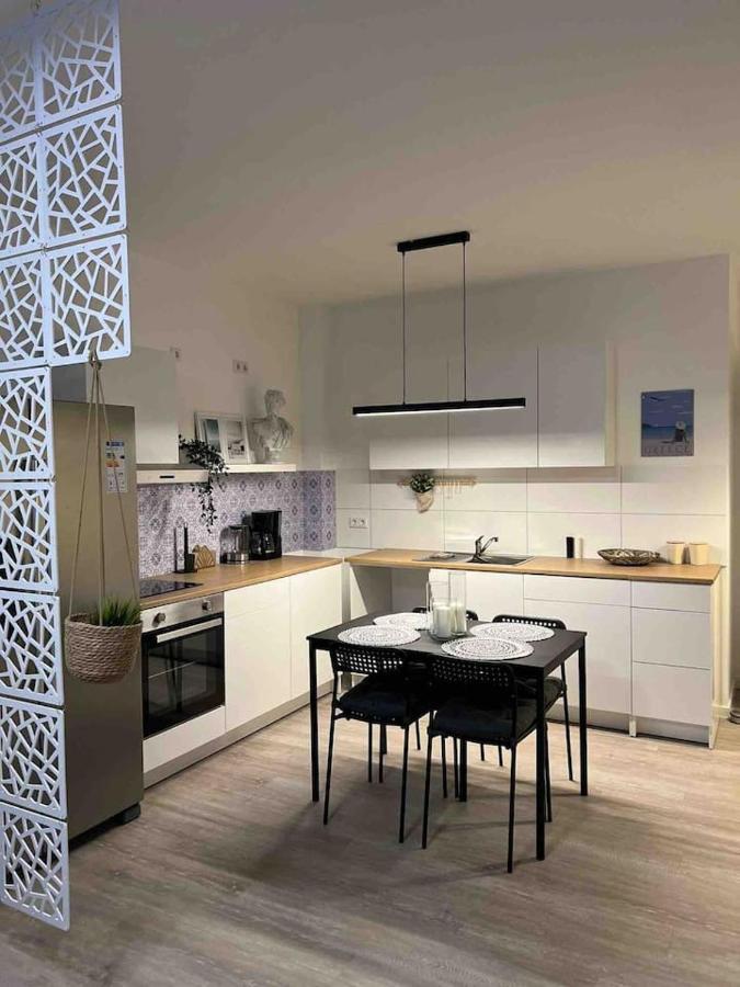 Luxurioeses Apartment,Neubau, 4 Personen, Parkplatz, Griechischer Stil Bochum Esterno foto